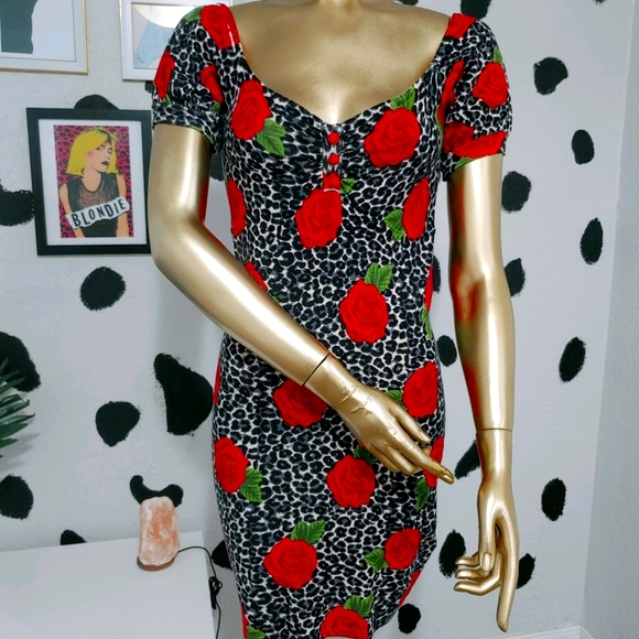 Red Roses Bodycon Dress - Picture 2 of 4